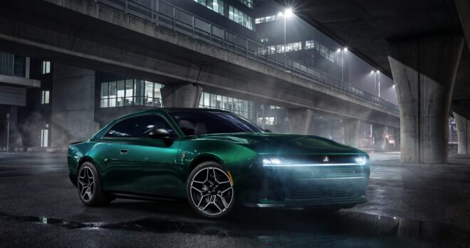Dodge Charger Scat Pack in dunkelgrüner Sonderfarbe Cha Ching Green