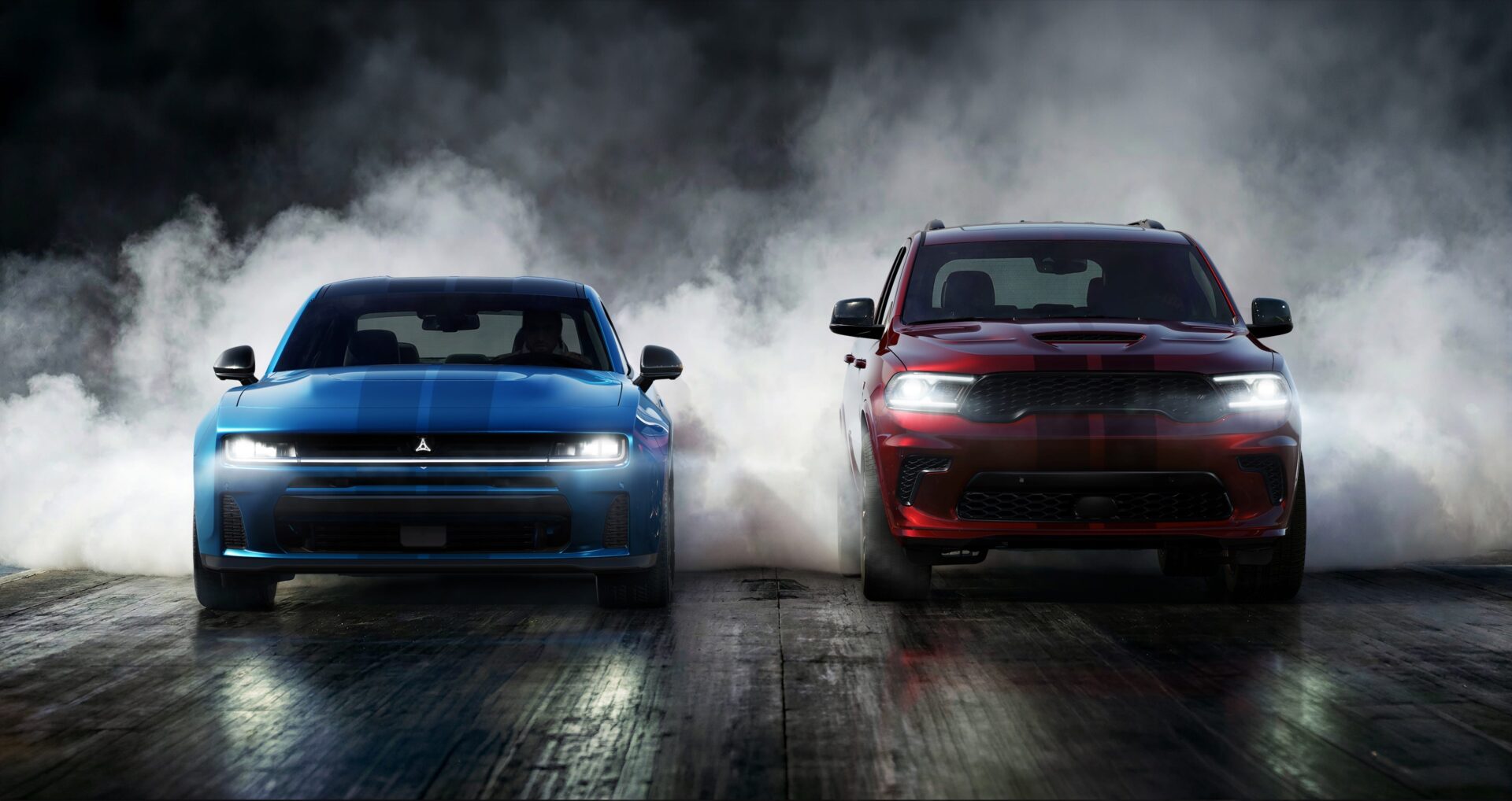 Dodge Charger und Dodge Durango mit getönten Doppelstreifen