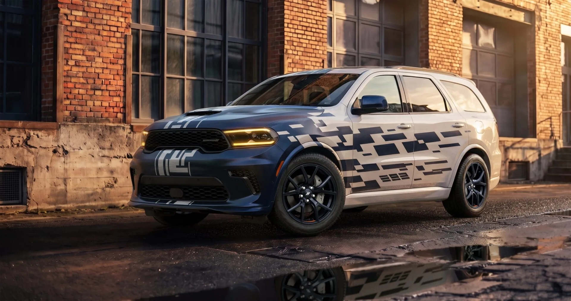 Dodge Durango R/T 392 Smokescreen Concept in Weiß und Cryo Blue