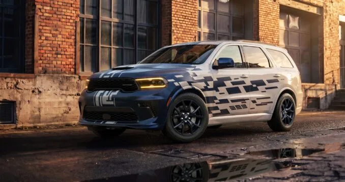 Dodge Durango R/T 392 Smokescreen Concept in Weiß und Cryo Blue
