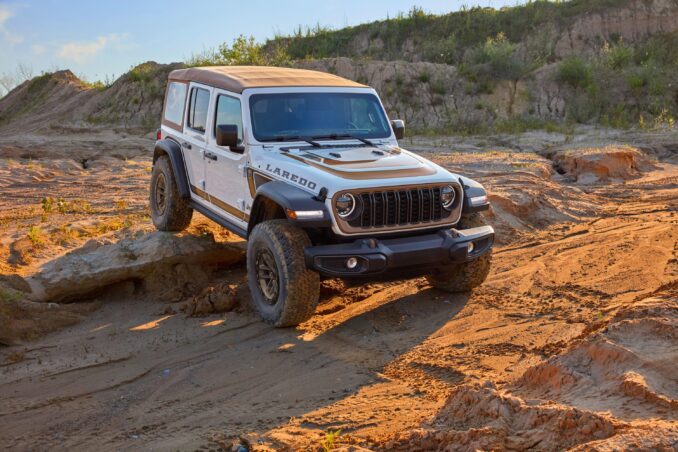 Jeep Wrangler Laredo 2027 mit 35-Zoll-Reifen im Gelände