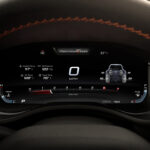 Digitales Kombiinstrument des Ram 1500 Rumble Bee SRT mit Antriebsanzeige