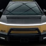 Front des Tesla Cybertruck UP Invincible mit Stahlstoßfänger Bullbar und Zusatzscheinwerfern